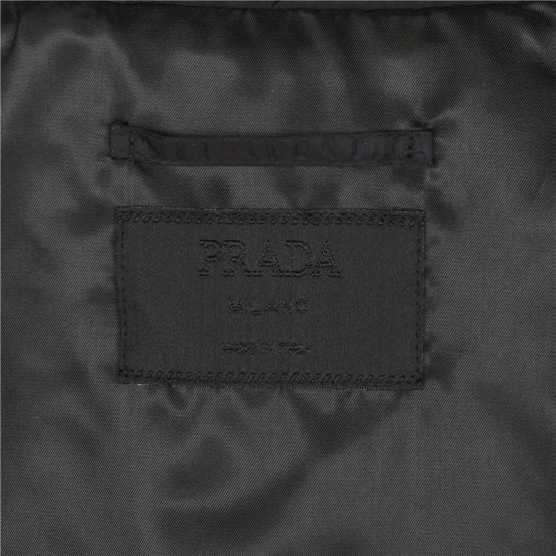 Prada/普拉达 后背三角标轻薄外套