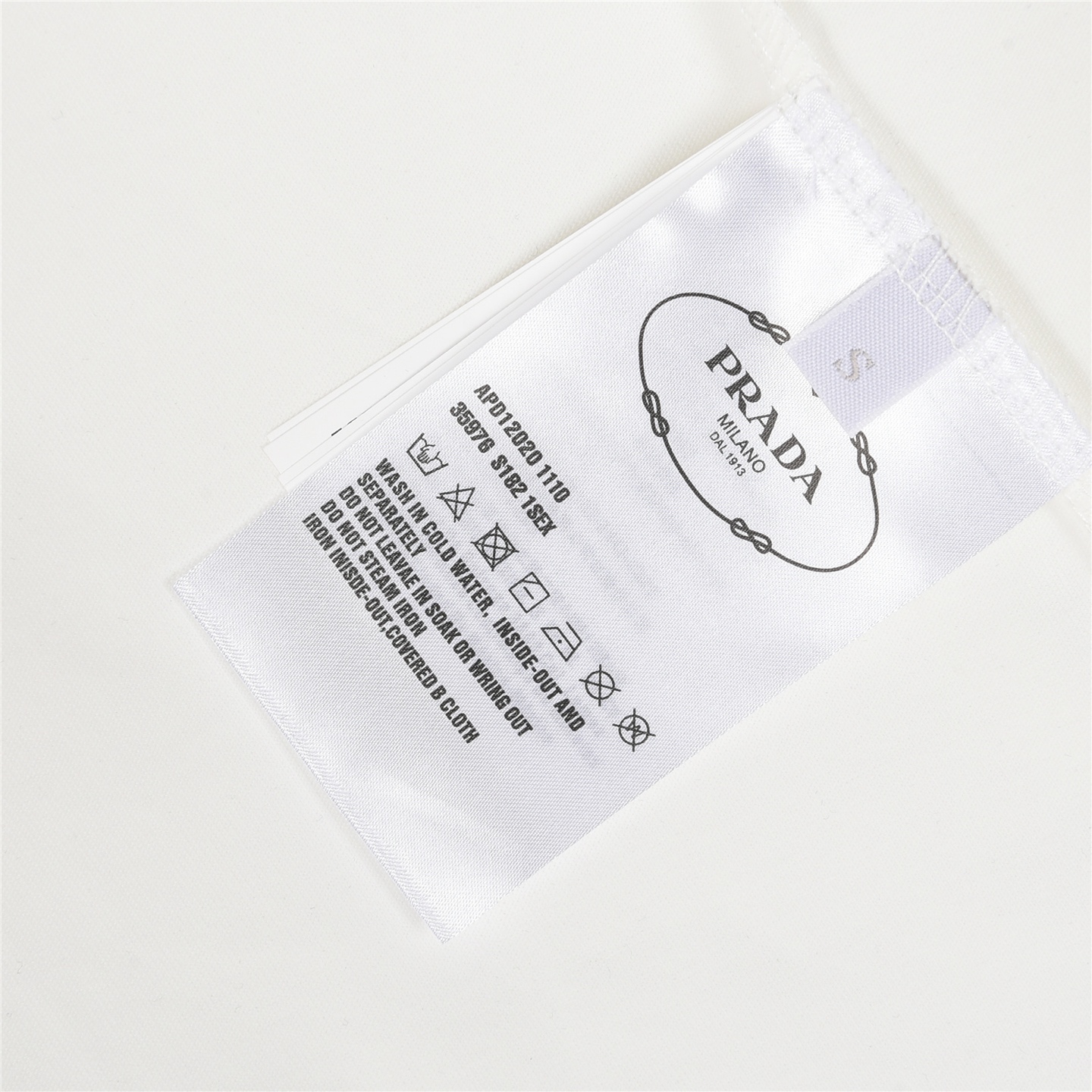 Prada/普拉达 经典领口三铁牌角标短袖