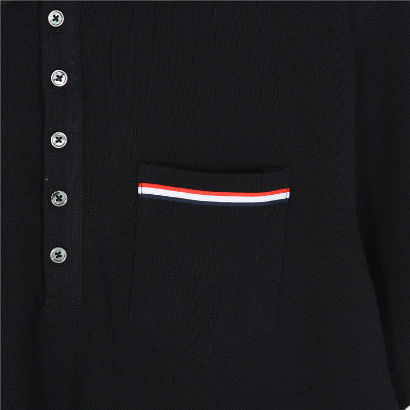 ThomBrowne/汤姆布朗 经典口袋织带短袖polo衫 黑色 浅灰 藏青-Chinese UA Cheap High Quatity Brand Clothes Bags handbags Sneakers wholesale wholesaler seller from China Factory suppliers Fashion Clothing Shoes best Quality Beautiful Price ThomBrowne/汤姆布朗 经典口袋织带短袖polo衫 黑色 浅灰 藏青