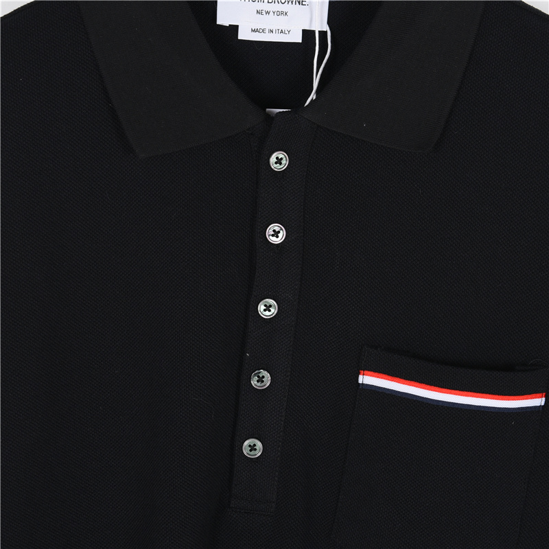 ThomBrowne/汤姆布朗 经典口袋织带短袖polo衫 黑色 浅灰 藏青-Chinese UA Cheap High Quatity Brand Clothes Bags handbags Sneakers wholesale wholesaler seller from China Factory suppliers Fashion Clothing Shoes best Quality Beautiful Price ThomBrowne/汤姆布朗 经典口袋织带短袖polo衫 黑色 浅灰 藏青