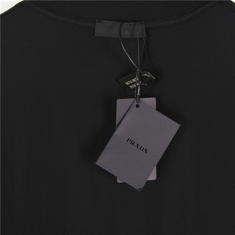 Prada/普拉达 胸前三角标后摆字母短袖