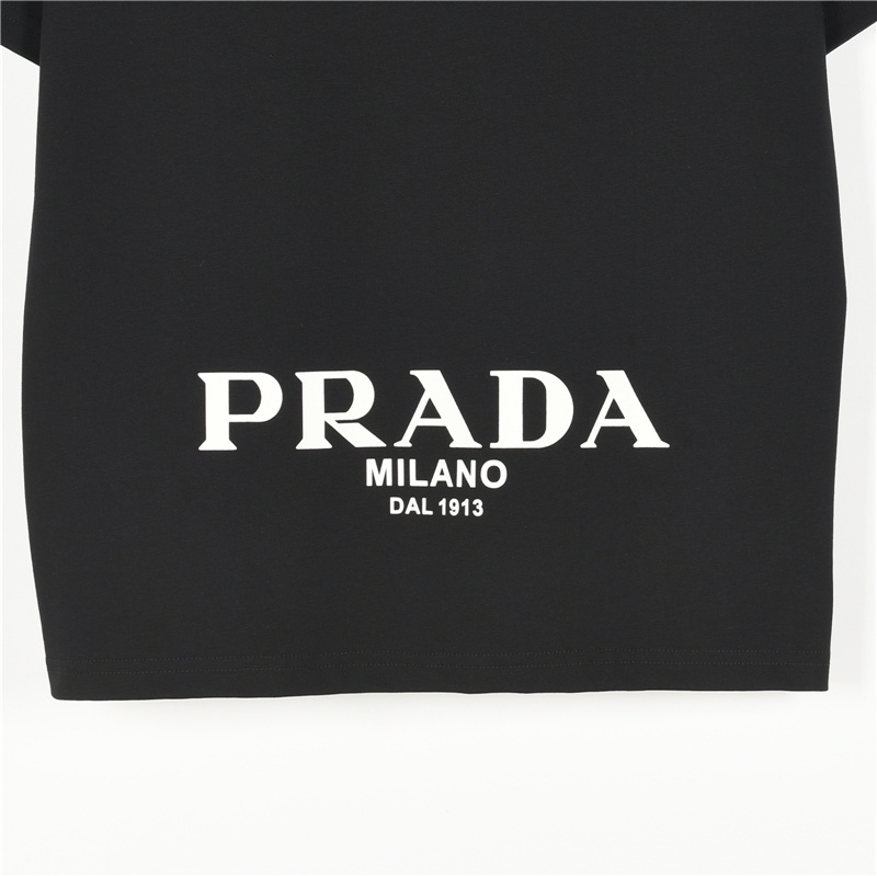 Prada/普拉达 胸前三角标后摆字母短袖