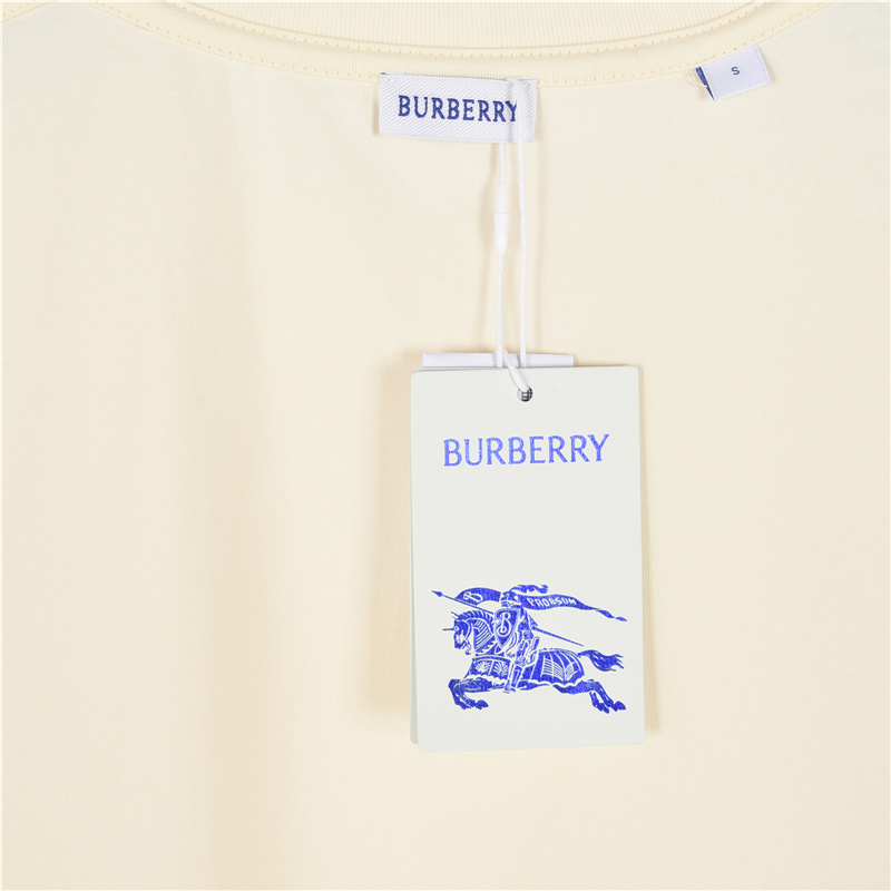 Burberry 巴宝莉 25ss 下摆白色战马贴布短袖-Chinese UA Cheap High Quatity Brand Clothes Bags handbags Sneakers wholesale wholesaler seller from China Factory suppliers Fashion Clothing Shoes best Quality Beautiful Price Burberry 巴宝莉 25ss 下摆白色战马贴布短袖