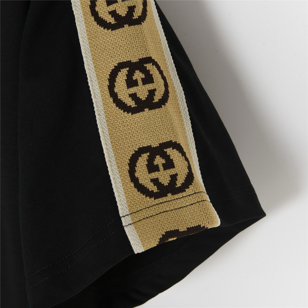 Gucci/古驰 肩部侧边双G织带短袖T恤黑色 杏色-Chinese UA Cheap High Quatity Brand Clothes Bags handbags Sneakers wholesale wholesaler seller from China Factory suppliers Fashion Clothing Shoes best Quality Beautiful Price Gucci/古驰 肩部侧边双G织带短袖T恤黑色 杏色
