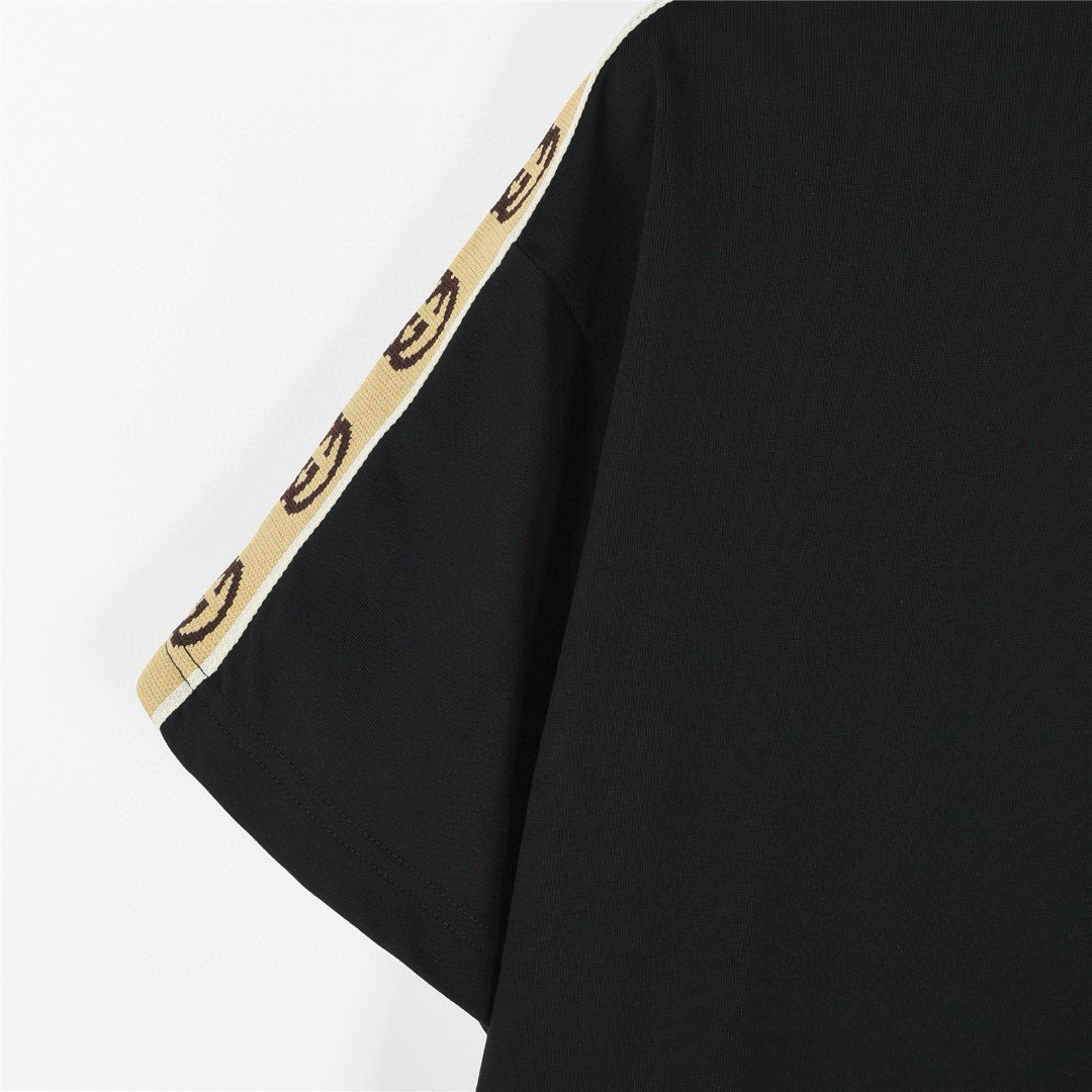 Gucci/古驰 肩部侧边双G织带短袖T恤黑色 杏色-Chinese UA Cheap High Quatity Brand Clothes Bags handbags Sneakers wholesale wholesaler seller from China Factory suppliers Fashion Clothing Shoes best Quality Beautiful Price Gucci/古驰 肩部侧边双G织带短袖T恤黑色 杏色