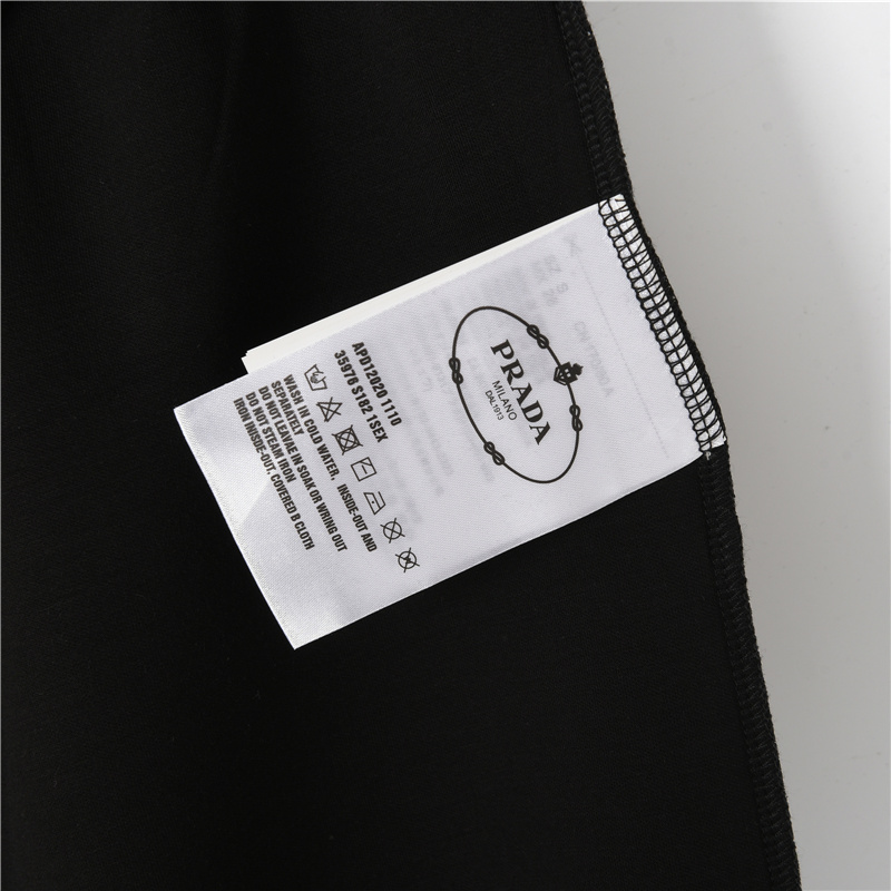 Prada/普拉达 侧边三角标条纹短裤 灰色