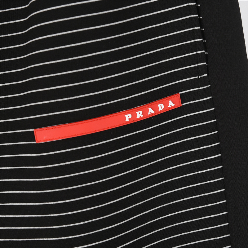 Prada/普拉达 侧边三角标条纹短裤 灰色