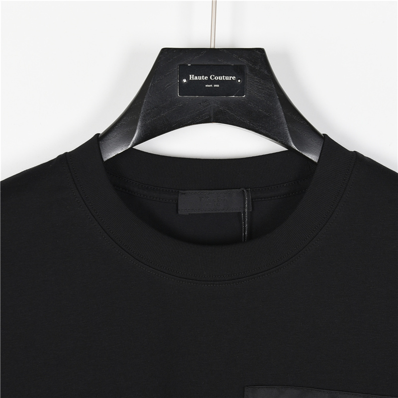 Prada/普拉达 胸口拉链口袋三角标短袖 黑色 白色