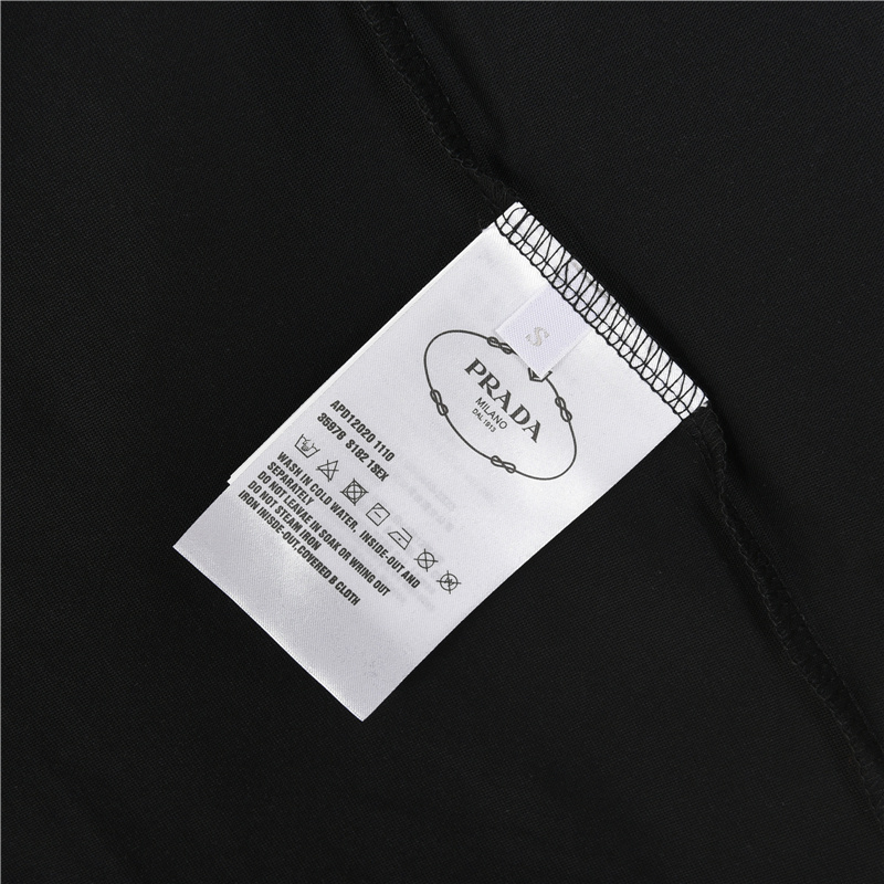 Prada/普拉达 胸口拉链口袋三角标短袖 黑色 白色