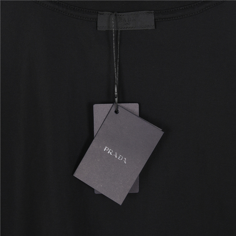 Prada/普拉达 胸口拉链口袋三角标短袖 黑色 白色