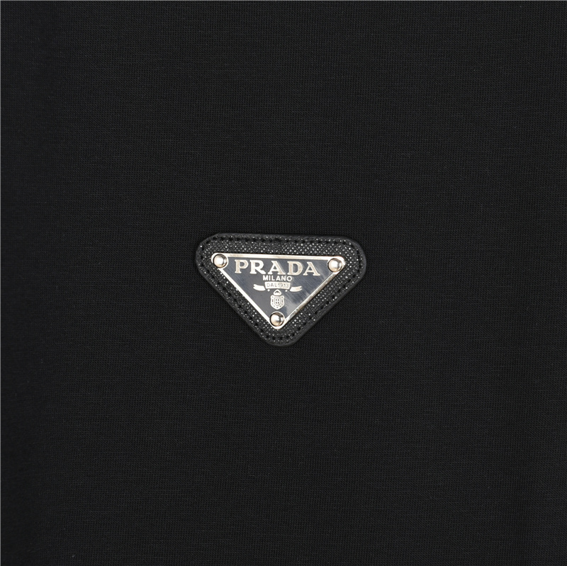 Prada/普拉达 胸前三角标后下摆红条短袖 黑色白色