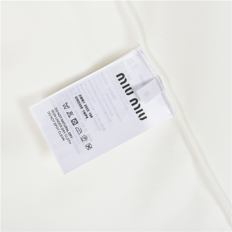 Miumiu/缪缪 胸前经典字母黑色领口长袖
