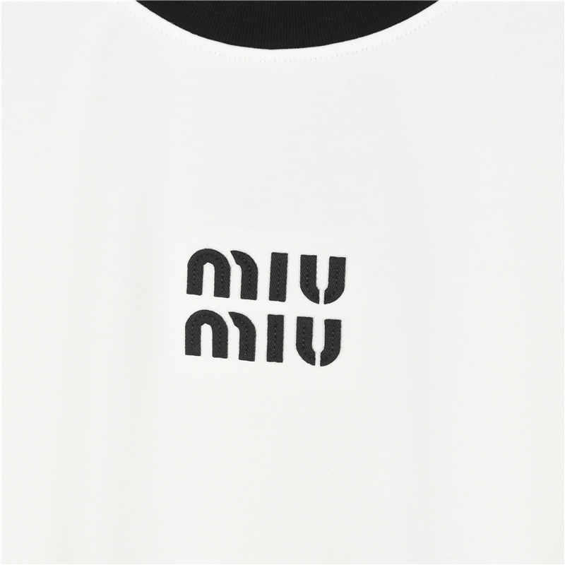 Miumiu/缪缪 胸前经典字母黑色领口长袖