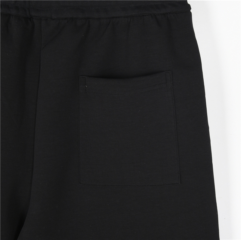 Prada /普拉达 25ss 太空棉下摆斜三角口袋拉链短裤