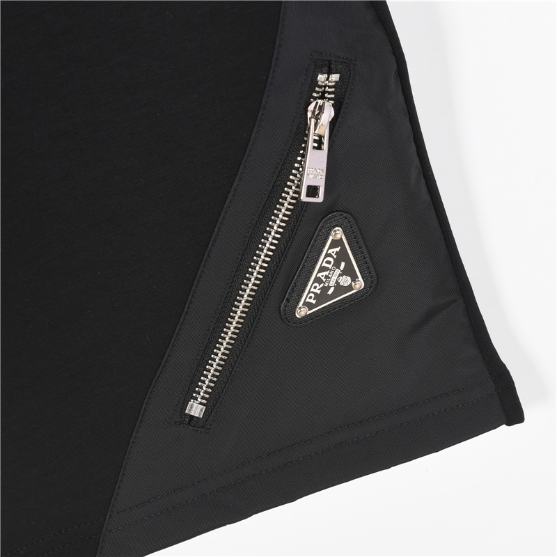 Prada /普拉达 25ss 太空棉下摆斜三角口袋拉链短裤