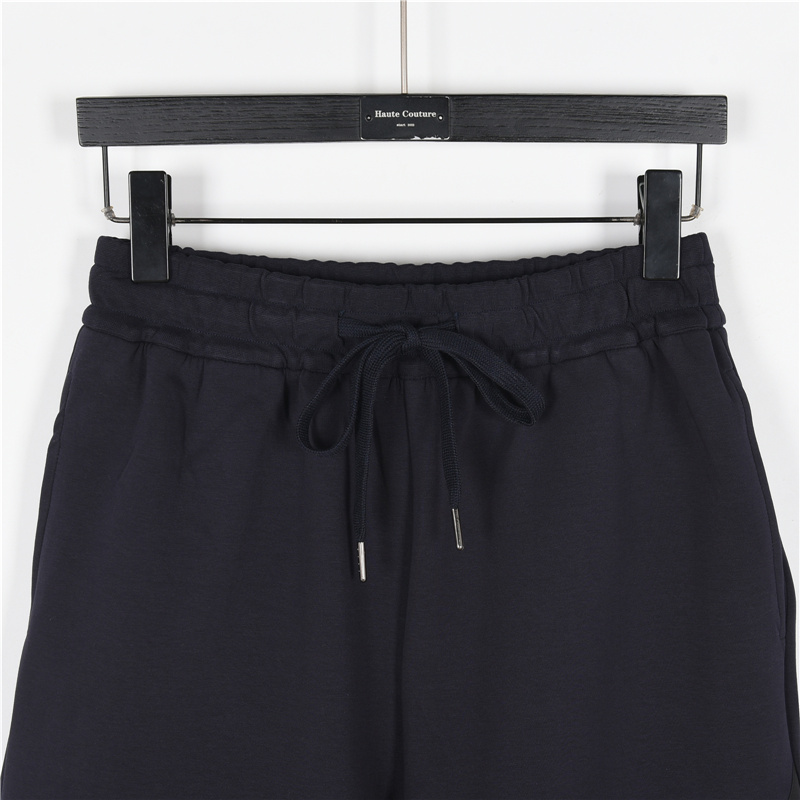 Prada /普拉达 25ss 太空棉下摆斜三角口袋拉链短裤