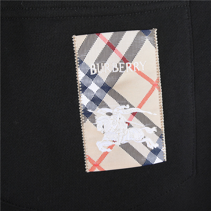 Burberry 巴宝莉后袋格纹战马束脚长裤 秋冬系列 男士休闲抽绳束脚裤 休闲卫裤-Chinese UA Cheap High Quatity Brand Clothes Bags handbags Sneakers wholesale wholesaler seller from China Factory suppliers Fashion Clothing Shoes best Quality Beautiful Price Burberry 巴宝莉后袋格纹战马束脚长裤 秋冬系列 男士休闲抽绳束脚裤 休闲卫裤