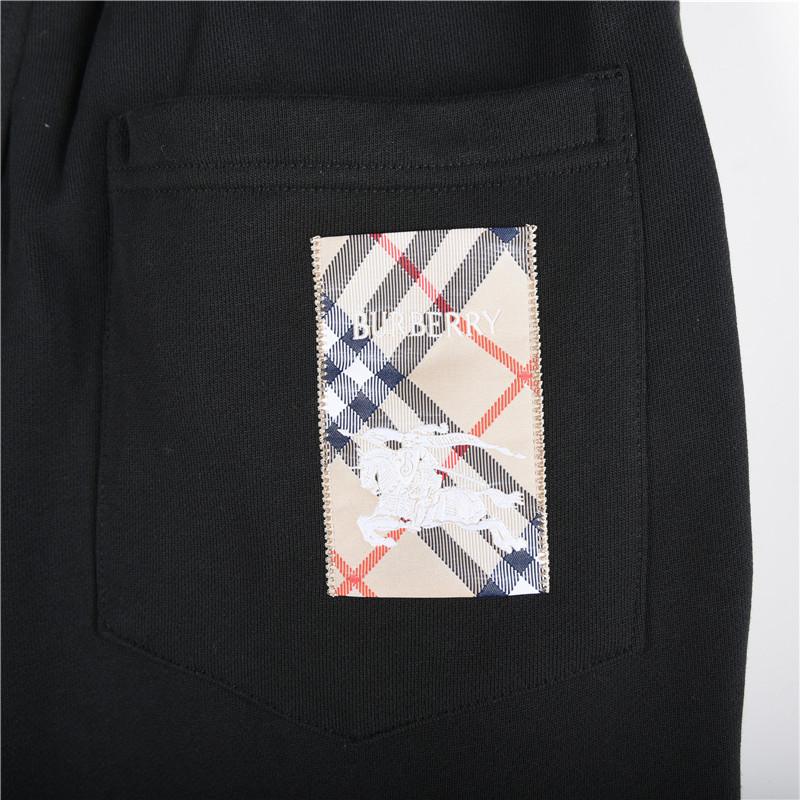 Burberry 巴宝莉后袋格纹战马束脚长裤 秋冬系列 男士休闲抽绳束脚裤 休闲卫裤-Chinese UA Cheap High Quatity Brand Clothes Bags handbags Sneakers wholesale wholesaler seller from China Factory suppliers Fashion Clothing Shoes best Quality Beautiful Price Burberry 巴宝莉后袋格纹战马束脚长裤 秋冬系列 男士休闲抽绳束脚裤 休闲卫裤