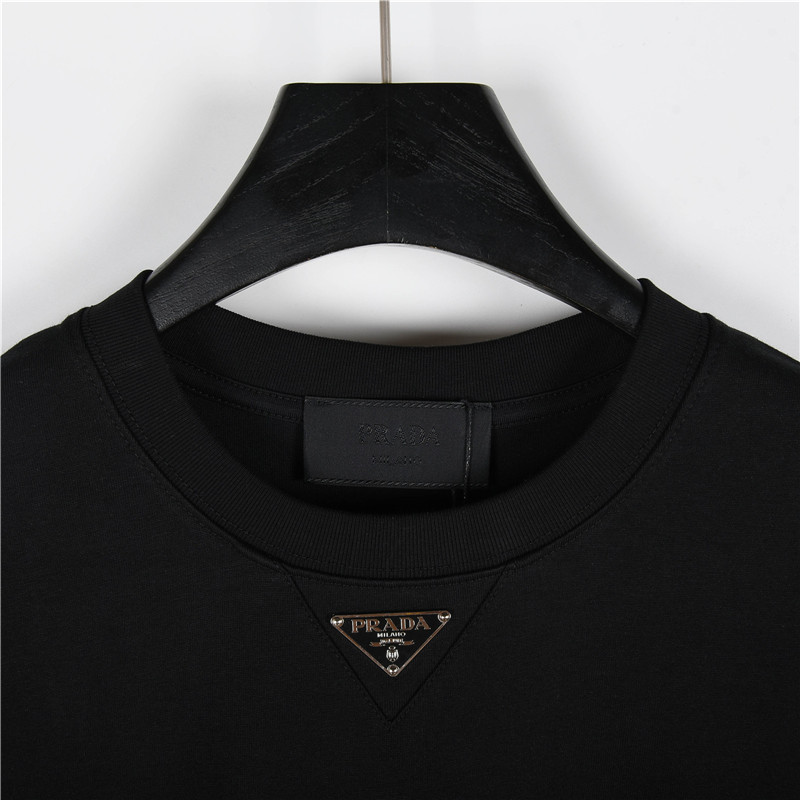 Prada/普拉达 领口三角标三角标长袖黑色 白色-Chinese UA Cheap High Quatity Brand Clothes Bags handbags Sneakers wholesale wholesaler seller from China Factory suppliers Fashion Clothing Shoes best Quality Beautiful Price Prada/普拉达 领口三角标三角标长袖黑色 白色