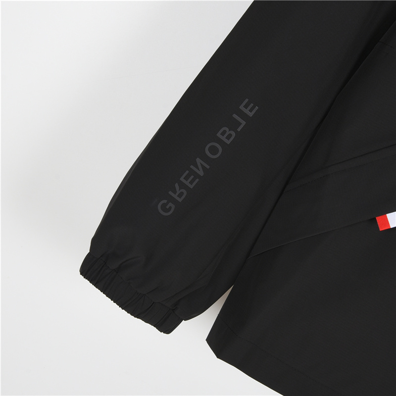 MONCLER/蒙口 胸口口袋拉链连帽外套 黑色 墨绿-Chinese UA Cheap High Quatity Brand Clothes Bags handbags Sneakers wholesale wholesaler seller from China Factory suppliers Fashion Clothing Shoes best Quality Beautiful Price MONCLER/蒙口 胸口口袋拉链连帽外套 黑色 墨绿