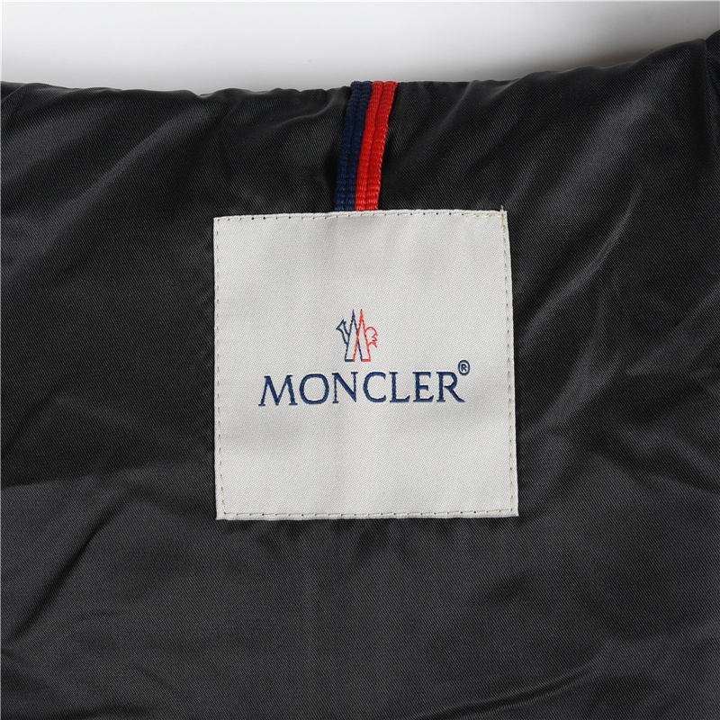 MONCLER/蒙口 胸口口袋拉链连帽外套 黑色 墨绿-Chinese UA Cheap High Quatity Brand Clothes Bags handbags Sneakers wholesale wholesaler seller from China Factory suppliers Fashion Clothing Shoes best Quality Beautiful Price MONCLER/蒙口 胸口口袋拉链连帽外套 黑色 墨绿
