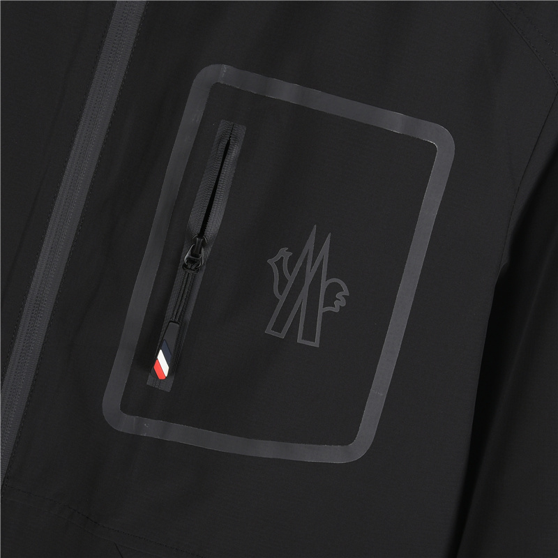 MONCLER/蒙口 胸口口袋拉链连帽外套 黑色 墨绿-Chinese UA Cheap High Quatity Brand Clothes Bags handbags Sneakers wholesale wholesaler seller from China Factory suppliers Fashion Clothing Shoes best Quality Beautiful Price MONCLER/蒙口 胸口口袋拉链连帽外套 黑色 墨绿