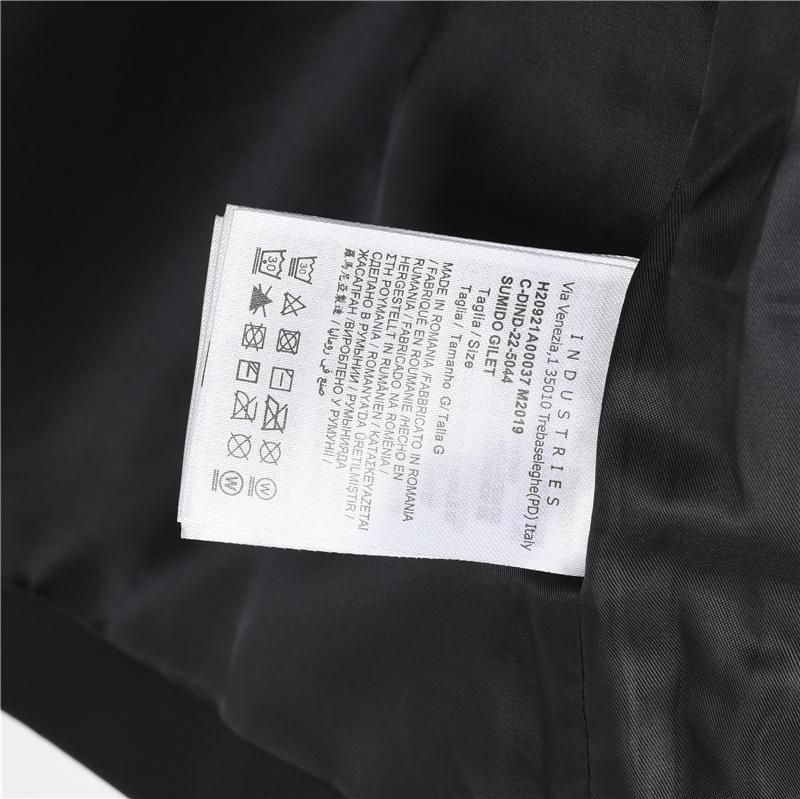 MONCLER/蒙口 胸口口袋拉链连帽外套 黑色 墨绿-Chinese UA Cheap High Quatity Brand Clothes Bags handbags Sneakers wholesale wholesaler seller from China Factory suppliers Fashion Clothing Shoes best Quality Beautiful Price MONCLER/蒙口 胸口口袋拉链连帽外套 黑色 墨绿