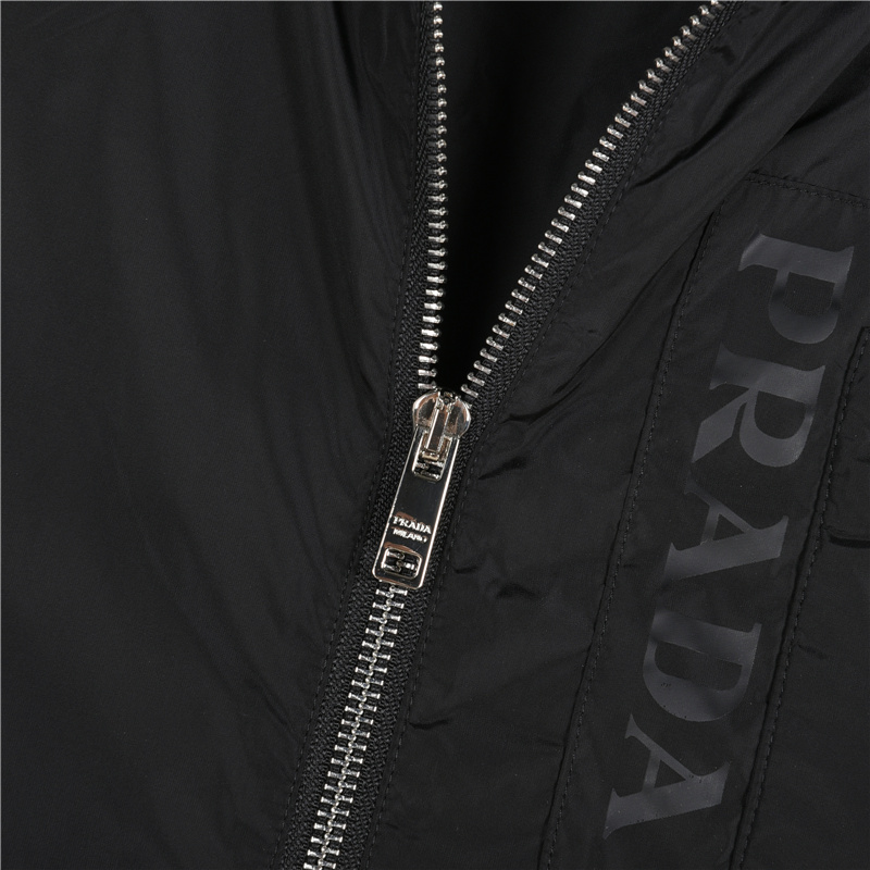 Prada/普拉达 胸口字母拉链口连帽外套