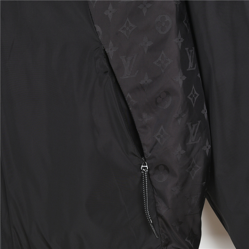 LouisVuitton/路易威登满印拼接连帽外套黑色-Chinese UA Cheap High Quatity Brand Clothes Bags handbags Sneakers wholesale wholesaler seller from China Factory suppliers Fashion Clothing Shoes best Quality Beautiful Price LouisVuitton/路易威登满印拼接连帽外套黑色