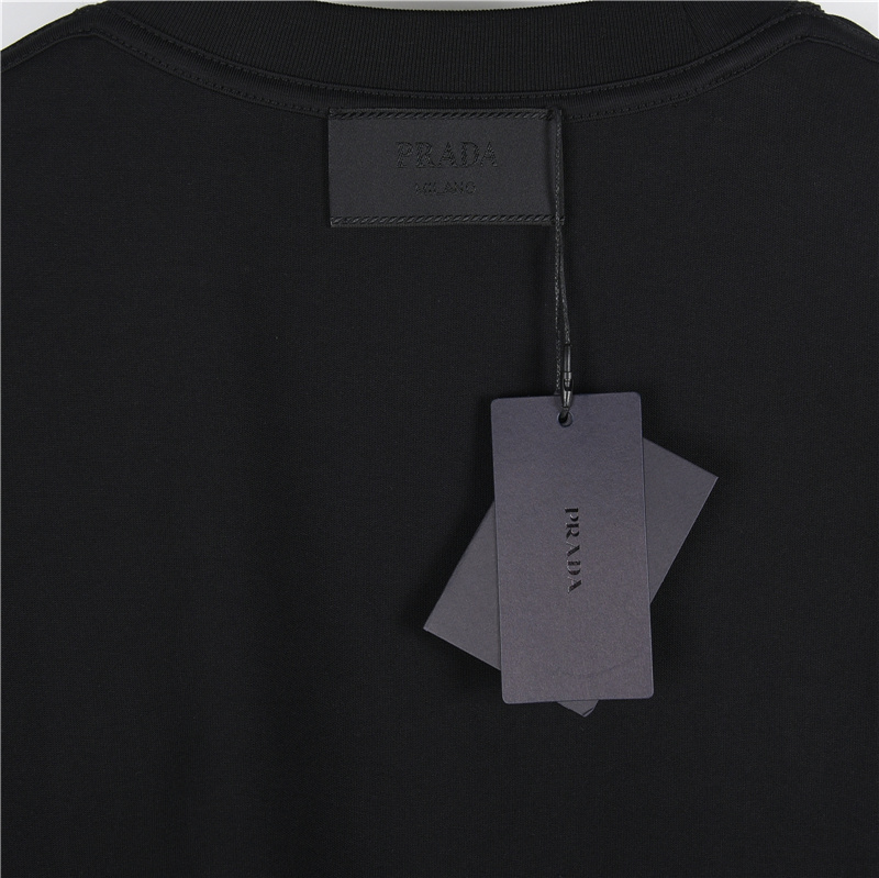 Prada/普拉达 胸口三角标三角标长袖黑色 白色-Chinese UA Cheap High Quatity Brand Clothes Bags handbags Sneakers wholesale wholesaler seller from China Factory suppliers Fashion Clothing Shoes best Quality Beautiful Price Prada/普拉达 胸口三角标三角标长袖黑色 白色