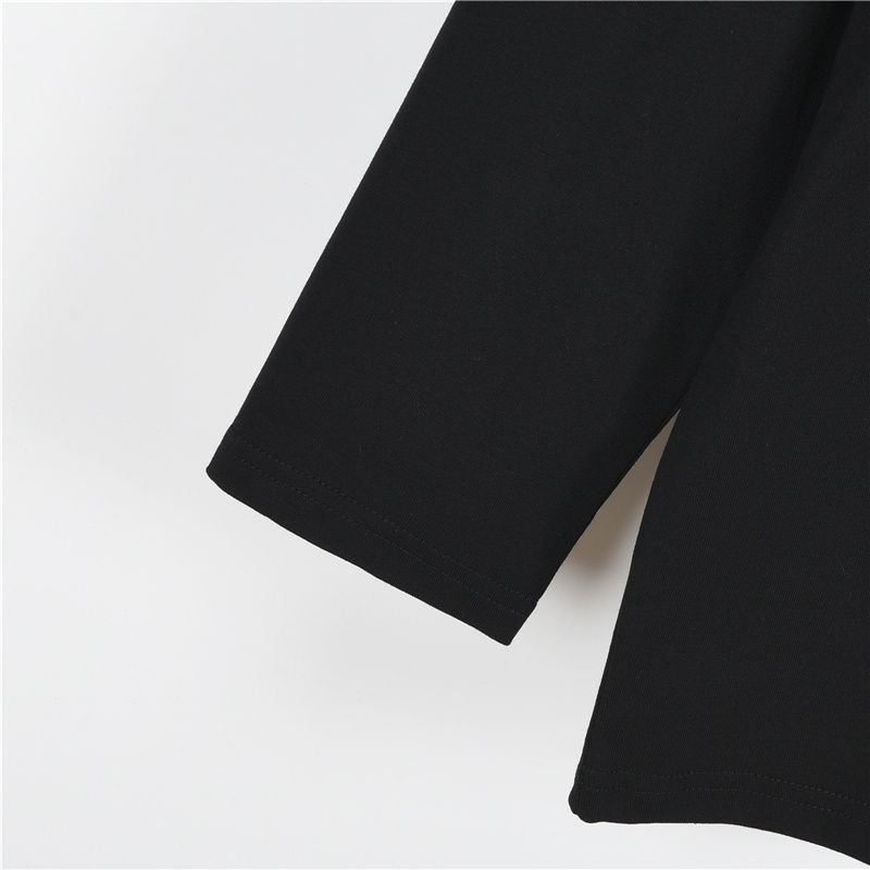 Prada/普拉达 胸口三角标三角标长袖黑色 白色-Chinese UA Cheap High Quatity Brand Clothes Bags handbags Sneakers wholesale wholesaler seller from China Factory suppliers Fashion Clothing Shoes best Quality Beautiful Price Prada/普拉达 胸口三角标三角标长袖黑色 白色