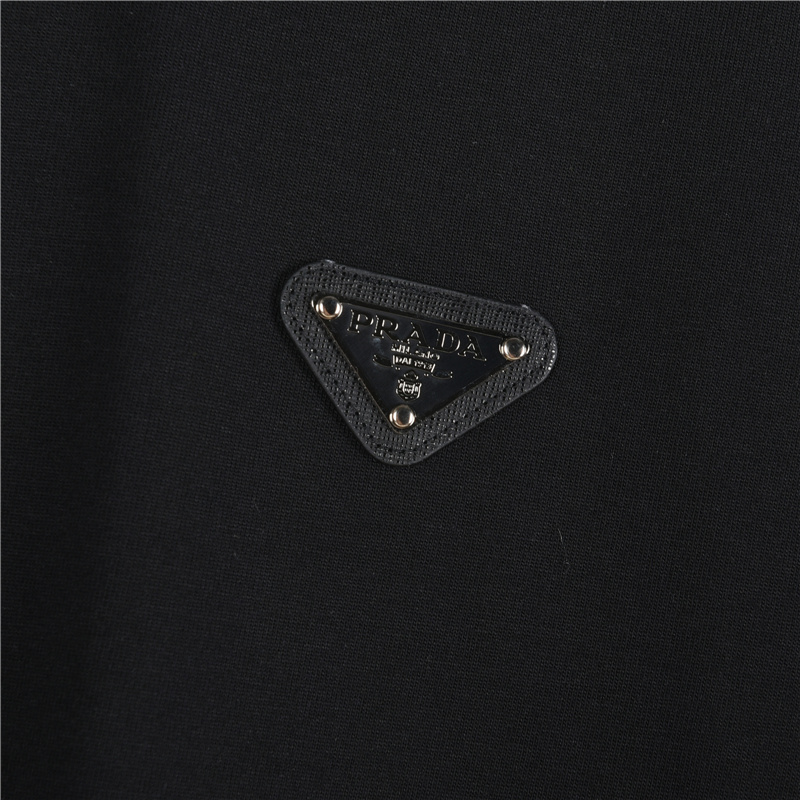 Prada/普拉达 胸口三角标三角标长袖黑色 白色-Chinese UA Cheap High Quatity Brand Clothes Bags handbags Sneakers wholesale wholesaler seller from China Factory suppliers Fashion Clothing Shoes best Quality Beautiful Price Prada/普拉达 胸口三角标三角标长袖黑色 白色
