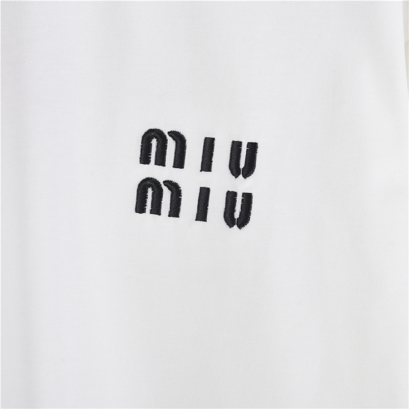 Miumiu/缪缪 25SS胸前字母长袖 黑色 白色