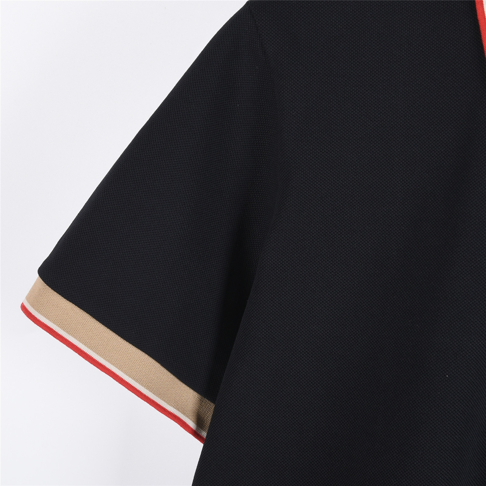 Burberry/巴宝莉 25SS领口织带字母短袖Polo衫 Burberry/巴宝莉 25SS领口织带字母短袖Polo衫