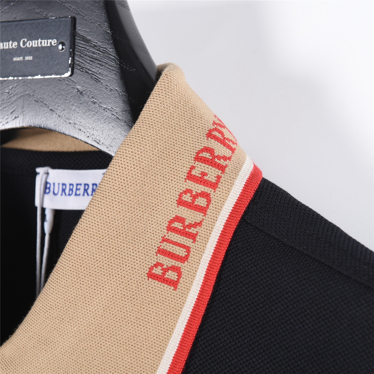 Burberry/巴宝莉 25SS领口织带字母短袖Polo衫 Burberry/巴宝莉 25SS领口织带字母短袖Polo衫
