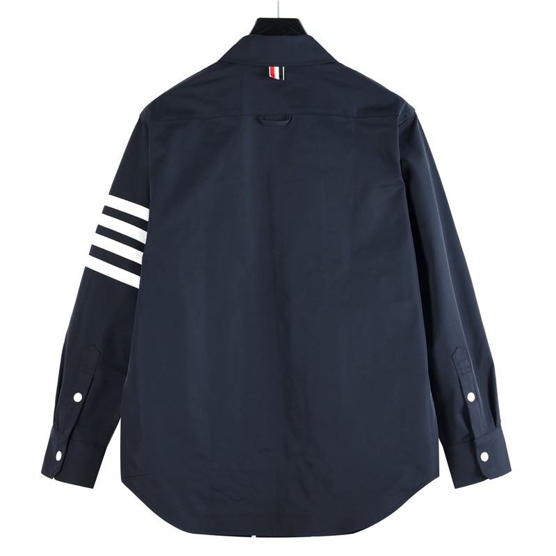 TB尼龙面料厚款风衣夹克衬衫 TB独家新款 THOM BROWNE 汤姆布朗 .TB尼龙夹克衬衫白色四道杠高版本重工衬衣外套 TB尼龙面料厚款风衣夹克衬衫 TB独家新款 THOM BROWNE 汤姆布朗 .TB尼龙夹克衬衫白色四道杠高版本重工衬衣外套