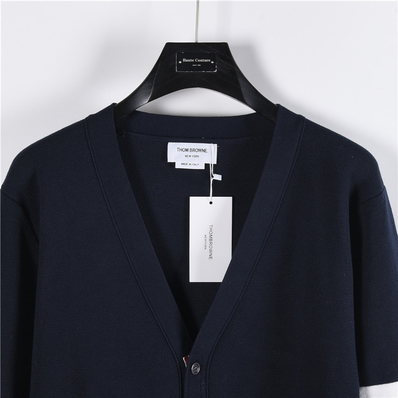 TB经典针织四条杠开衫羊毛混纺毛衣 THOM BROWNE 汤姆布朗 .TB经典四条杠加厚针织毛衣五扣开衫-Chinese UA Cheap High Quatity Brand Clothes Bags handbags Sneakers wholesale wholesaler seller from China Factory suppliers Fashion Clothing Shoes best Quality Beautiful Price TB经典针织四条杠开衫羊毛混纺毛衣 THOM BROWNE 汤姆布朗 .TB经典四条杠加厚针织毛衣五扣开衫