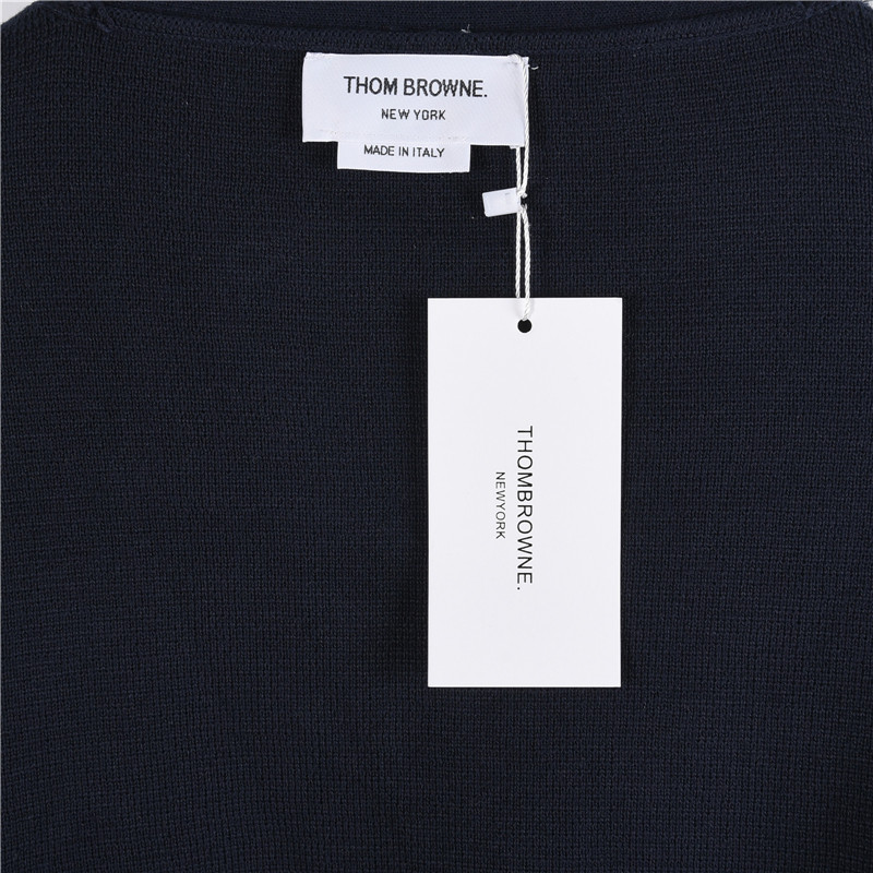 TB经典针织四条杠开衫羊毛混纺毛衣 THOM BROWNE 汤姆布朗 .TB经典四条杠加厚针织毛衣五扣开衫-Chinese UA Cheap High Quatity Brand Clothes Bags handbags Sneakers wholesale wholesaler seller from China Factory suppliers Fashion Clothing Shoes best Quality Beautiful Price TB经典针织四条杠开衫羊毛混纺毛衣 THOM BROWNE 汤姆布朗 .TB经典四条杠加厚针织毛衣五扣开衫