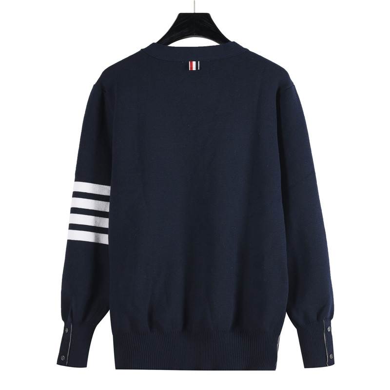 TB经典针织四条杠开衫羊毛混纺毛衣 THOM BROWNE 汤姆布朗 .TB经典四条杠加厚针织毛衣五扣开衫-Chinese UA Cheap High Quatity Brand Clothes Bags handbags Sneakers wholesale wholesaler seller from China Factory suppliers Fashion Clothing Shoes best Quality Beautiful Price TB经典针织四条杠开衫羊毛混纺毛衣 THOM BROWNE 汤姆布朗 .TB经典四条杠加厚针织毛衣五扣开衫