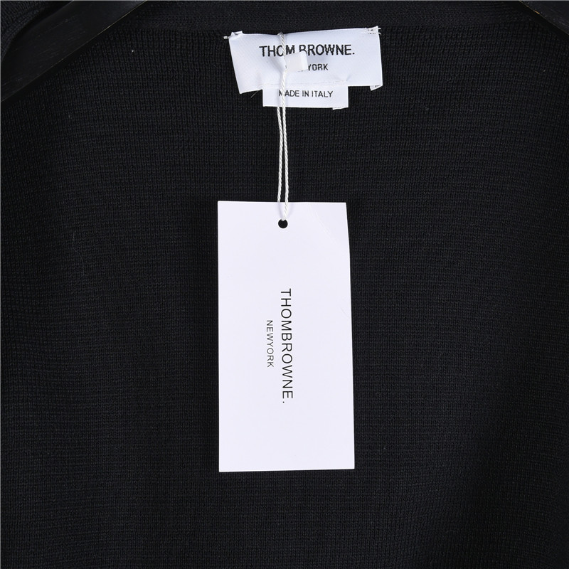 TB双袖标拉链开衫羊毛混纺毛衣 THOM BROWNE 汤姆布朗 .TB双袖标拉链毛衣开衫-High Quatity Cheap Brand wholesale wholesaler seller Clothes Bags handbags Sneakers Top Fashion Clothing Shoes from China Factory Chinese suppliers best Quality Beautiful Price TB双袖标拉链开衫羊毛混纺毛衣 THOM BROWNE 汤姆布朗 .TB双袖标拉链毛衣开衫