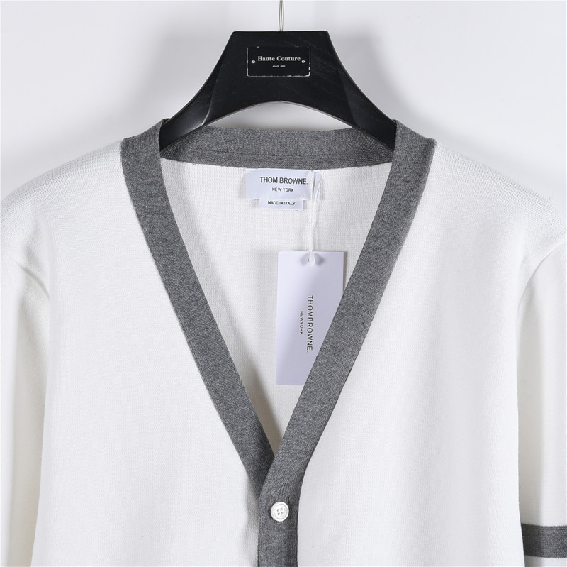 TB新款撞色针织开衫四条杠开衫羊毛混纺毛衣THOM BROWNE 汤姆布朗 .TB新款撞色条纹四条杠加厚针织毛衣五扣开衫-Chinese UA Cheap High Quatity Brand Clothes Bags handbags Sneakers wholesale wholesaler seller from China Factory suppliers Fashion Clothing Shoes best Quality Beautiful Price TB新款撞色针织开衫四条杠开衫羊毛混纺毛衣THOM BROWNE 汤姆布朗 .TB新款撞色条纹四条杠加厚针织毛衣五扣开衫