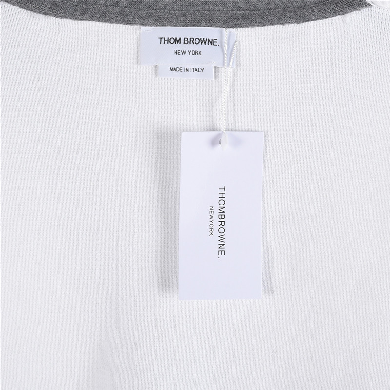 TB新款撞色针织开衫四条杠开衫羊毛混纺毛衣THOM BROWNE 汤姆布朗 .TB新款撞色条纹四条杠加厚针织毛衣五扣开衫-Chinese UA Cheap High Quatity Brand Clothes Bags handbags Sneakers wholesale wholesaler seller from China Factory suppliers Fashion Clothing Shoes best Quality Beautiful Price TB新款撞色针织开衫四条杠开衫羊毛混纺毛衣THOM BROWNE 汤姆布朗 .TB新款撞色条纹四条杠加厚针织毛衣五扣开衫