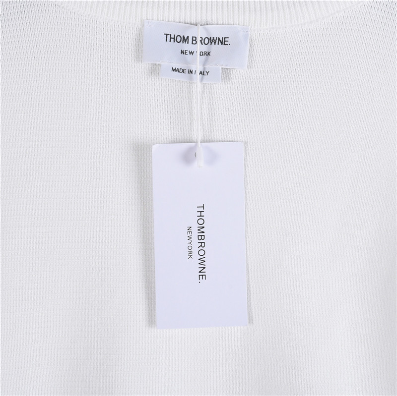 TB经典双袖标加厚圆领羊绒毛衣 THOM BROWNE 汤姆布朗 .TB经典加厚双袖标圆领毛衣 TB经典双袖标加厚圆领羊绒毛衣 THOM BROWNE 汤姆布朗 .TB经典加厚双袖标圆领毛衣
