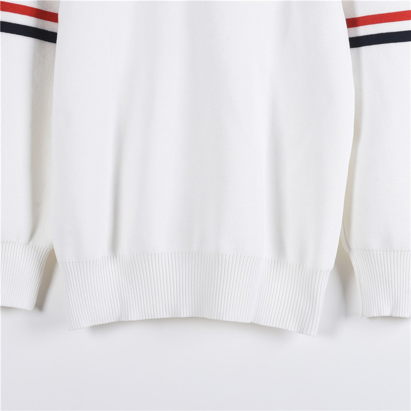 TB经典双袖标加厚圆领羊绒毛衣 THOM BROWNE 汤姆布朗 .TB经典加厚双袖标圆领毛衣 TB经典双袖标加厚圆领羊绒毛衣 THOM BROWNE 汤姆布朗 .TB经典加厚双袖标圆领毛衣