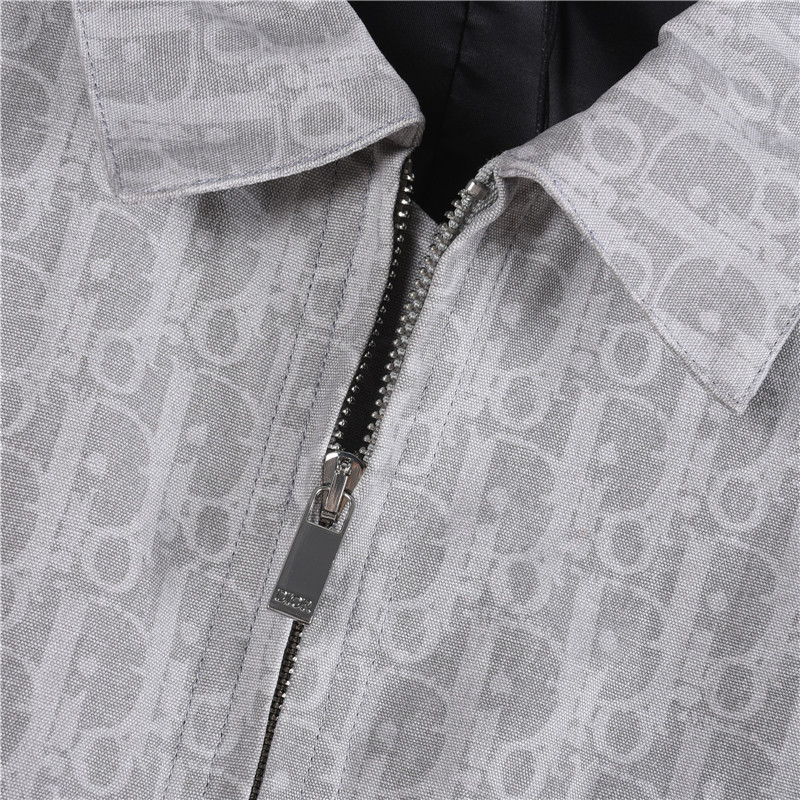 Dior/迪奥徽标提花翻领夹克外套 采用定制棉质牛仔布打造-High Quatity Cheap Brand wholesale wholesaler seller Clothes Bags handbags Sneakers Top Fashion Clothing Shoes from China Factory Chinese suppliers best Quality Beautiful Price Dior/迪奥徽标提花翻领夹克外套 采用定制棉质牛仔布打造