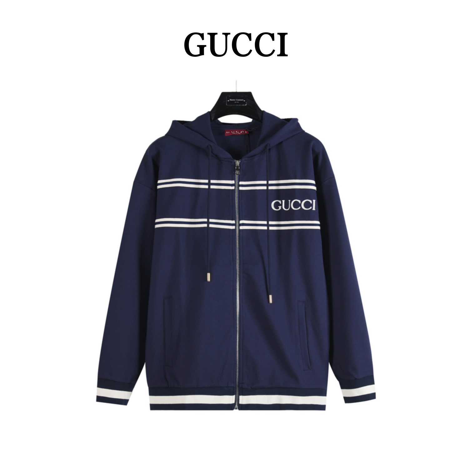 (支持放店) GUcci/古驰 25FW新款情侣拉链外套 区分市面通货,男女同款全新美学灵感趣味设计,渠道性质精品.让整体造型设计更加优雅时尚,今夏最火系列,无数明星潮人追捧.裁剪工艺细节处理工整为玩味时尚增添色彩!工整细致,合身的版型构造更是独具匠心,上身不仅有着出彩的辨识度更是减龄青春.一款穿着意义还有穿搭性能都很极致的款式,绚丽的色系调配,此款的工艺必然也是极致非凡,上身的舒适度绝对足够的强大,也是奢品本质的一种彰显!柔软轻薄,触感更是极端撩人,透气性能十分之强大,尤为适合春夏季节的穿搭所需,妥妥的穿着享受,并且各处的细节以及织带的工艺都是尽善尽美,更显高级感! 颜色:宝蓝