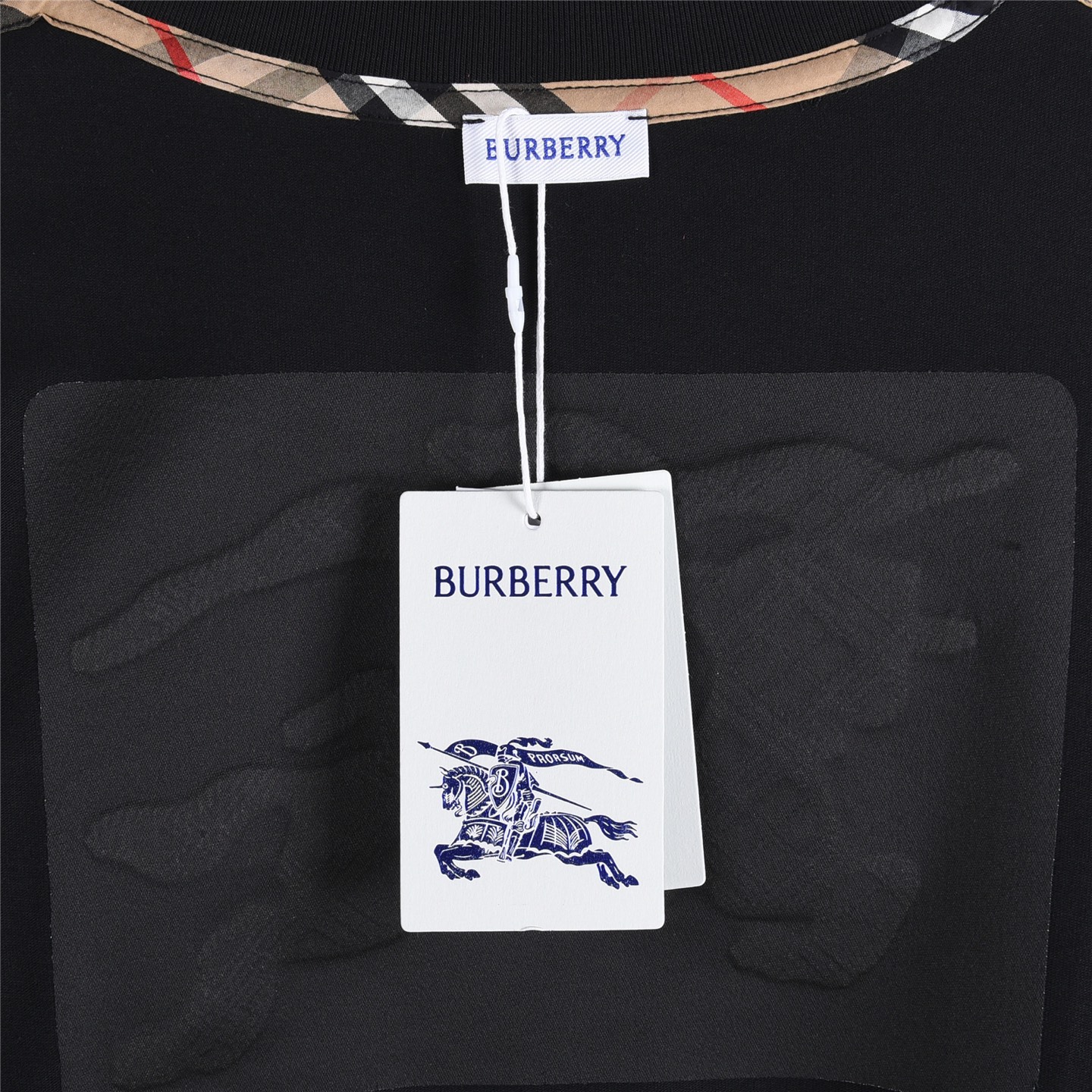 Burberry/巴宝莉 胸前签名后背爱心战马长袖 黑色 白色
