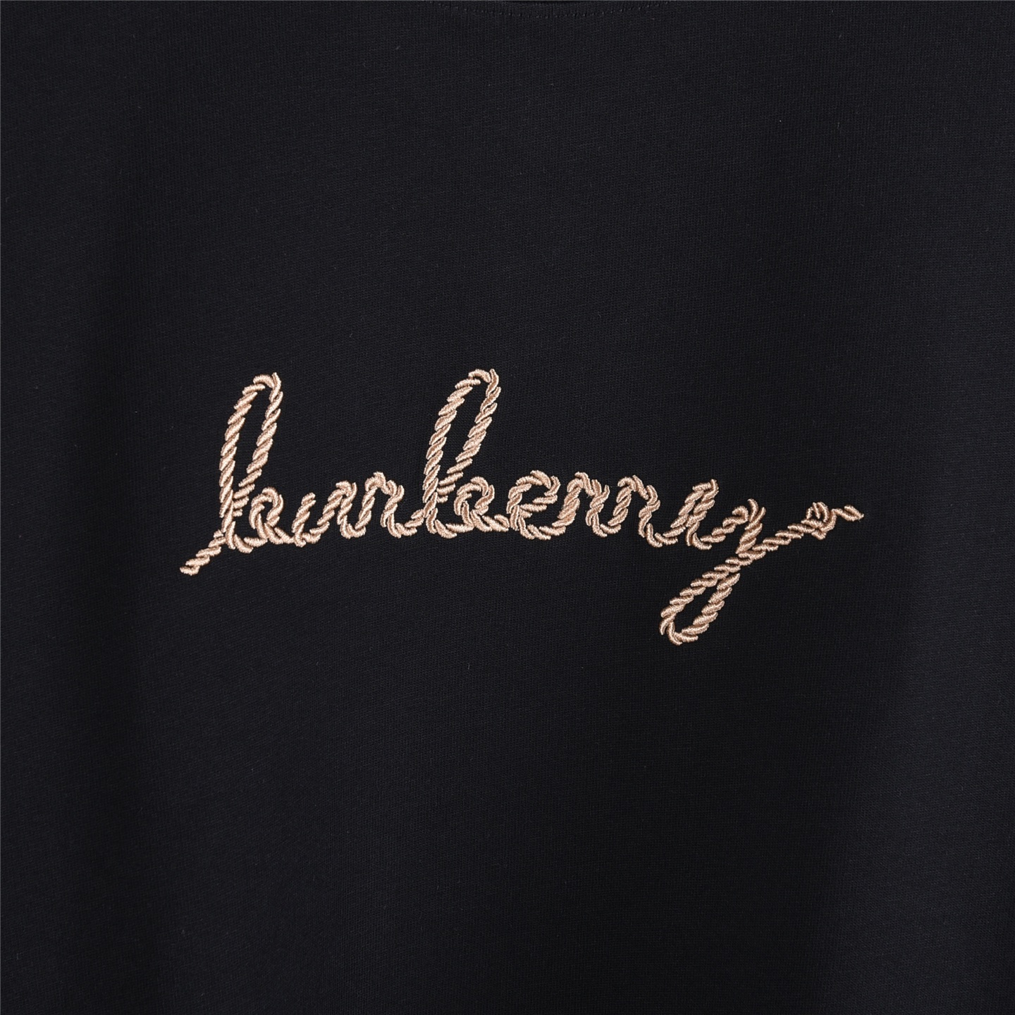 Burberry/巴宝莉 胸前签名后背爱心战马长袖 黑色 白色