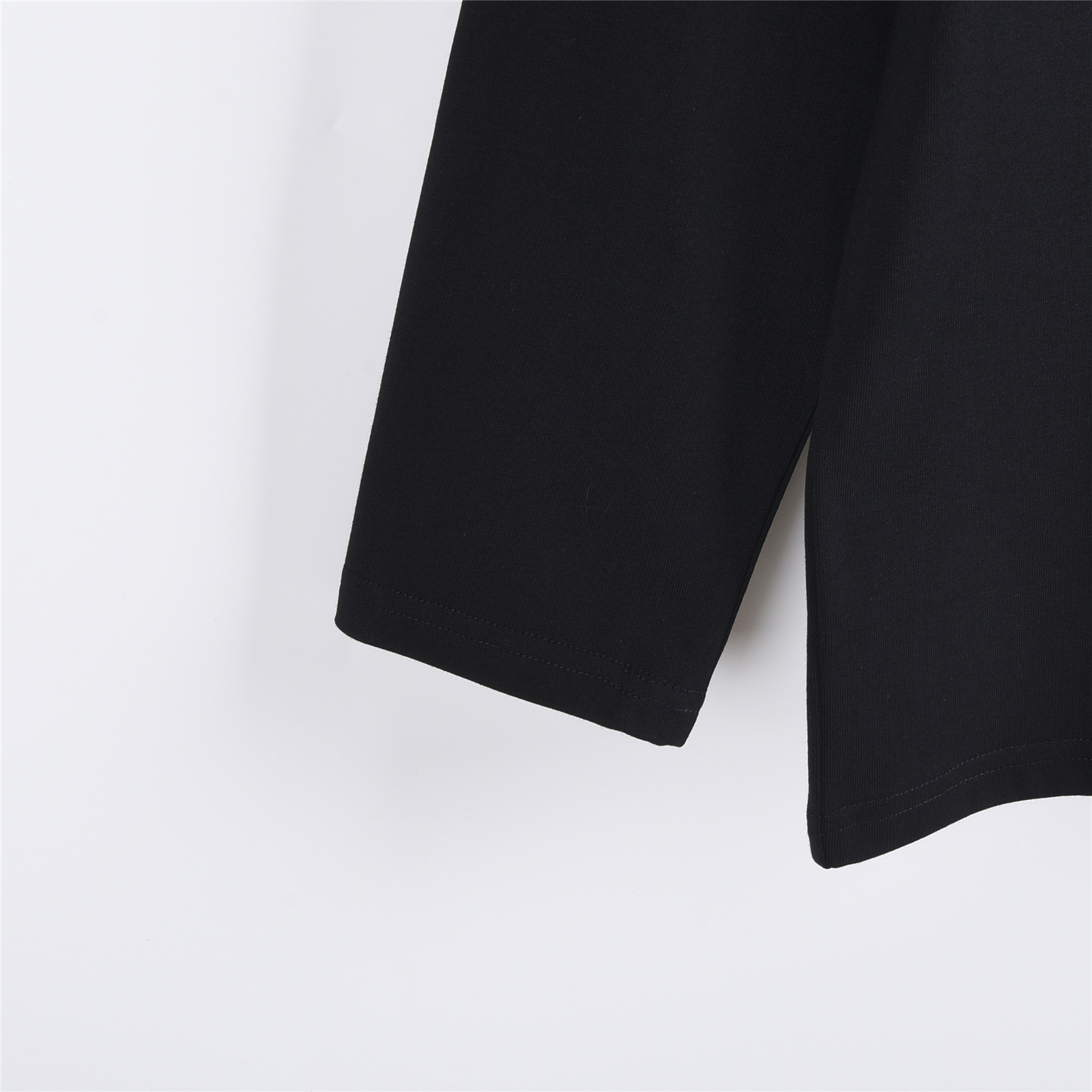 Dior/迪奥 简约胸口方标长袖 黑色 白色