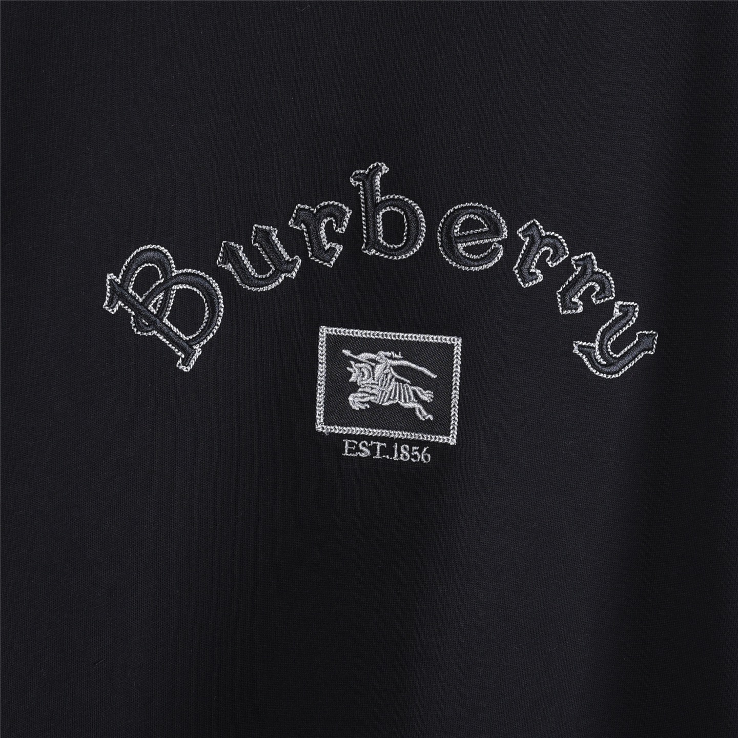 Burberry/巴宝莉 胸口方框战马长袖 黑色 白色